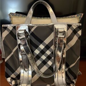 Burberry Beat Check Victoria tote bag